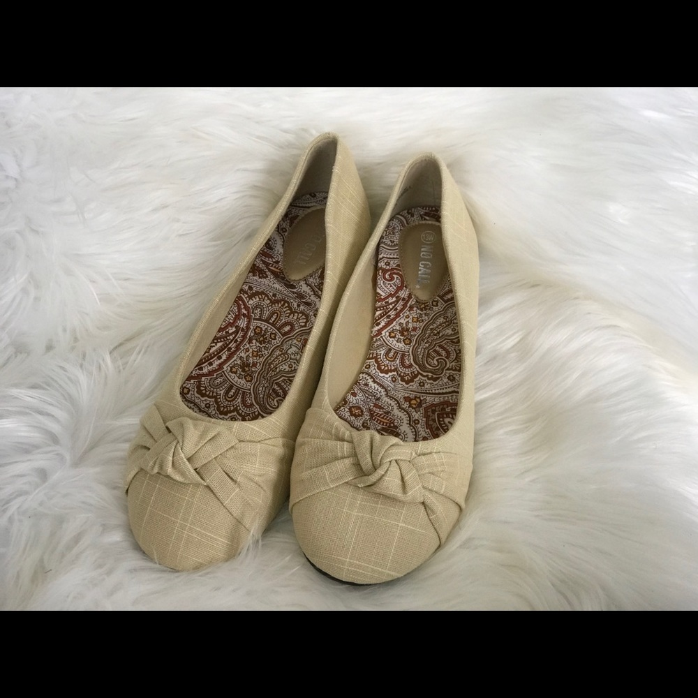 Women’s Beige Flats